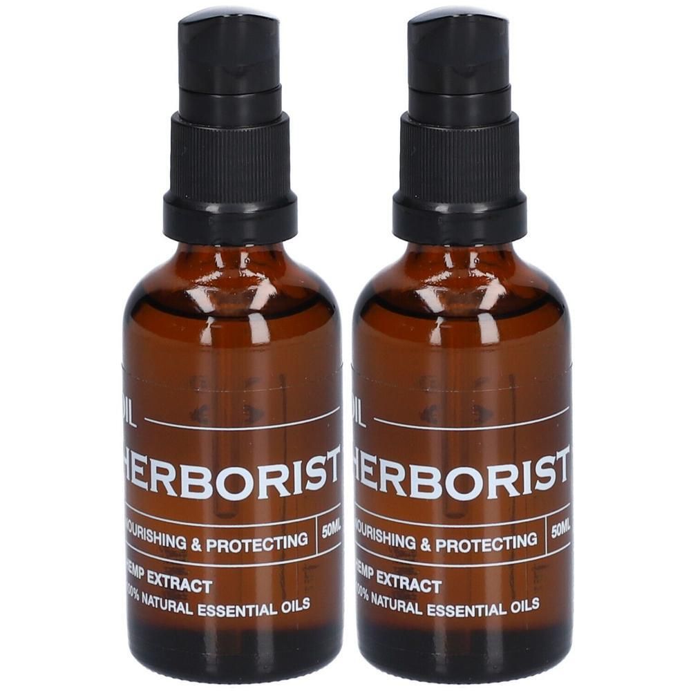 Deux flacons en verre brun avec pompes, 50ml chacun. Étiquette "HERBORIST", "NOURISHING & PROTECTING", "HEMP EXTRACT" et "100% NATURAL ESSENTIAL OILS".