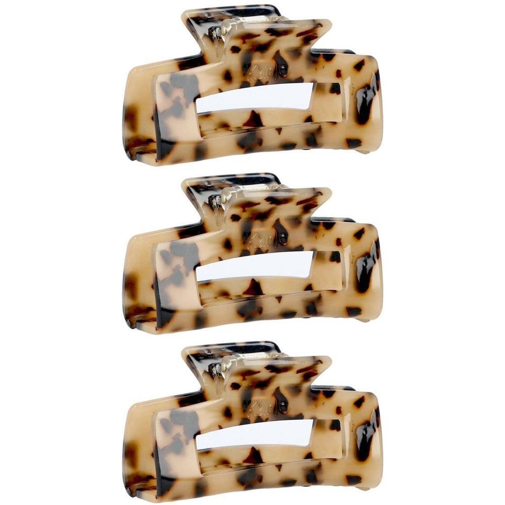 Trois barrettes à cheveux avec un motif écaille de tortue couleur sable.