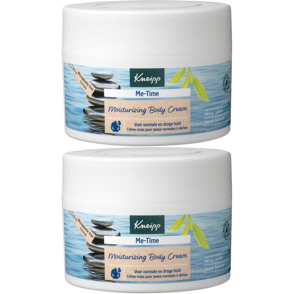 Twee witte potten Kneipp Me-Time Hydraterende Body Cream Patchouli en Sandelhout.