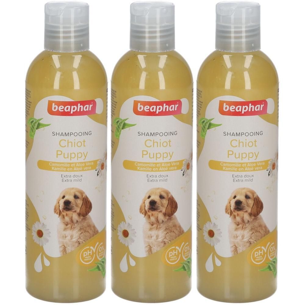 Trois bouteilles de shampooing chiot Beaphar à la camomille et à l'aloe vera. Extra doux.
