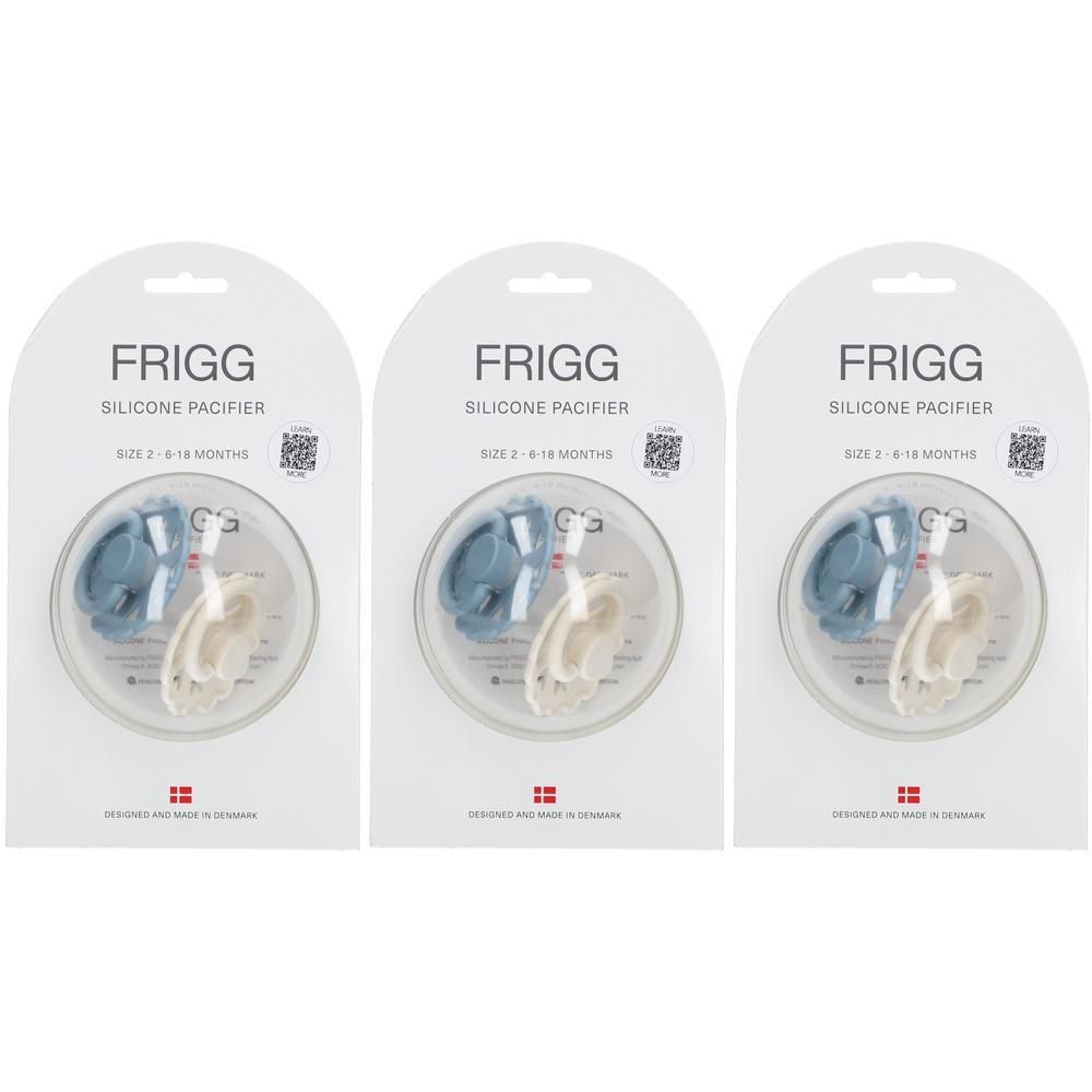 Trois sucettes FRIGG en silicone sous emballage. Deux sucettes par paquet, bleues et beiges.