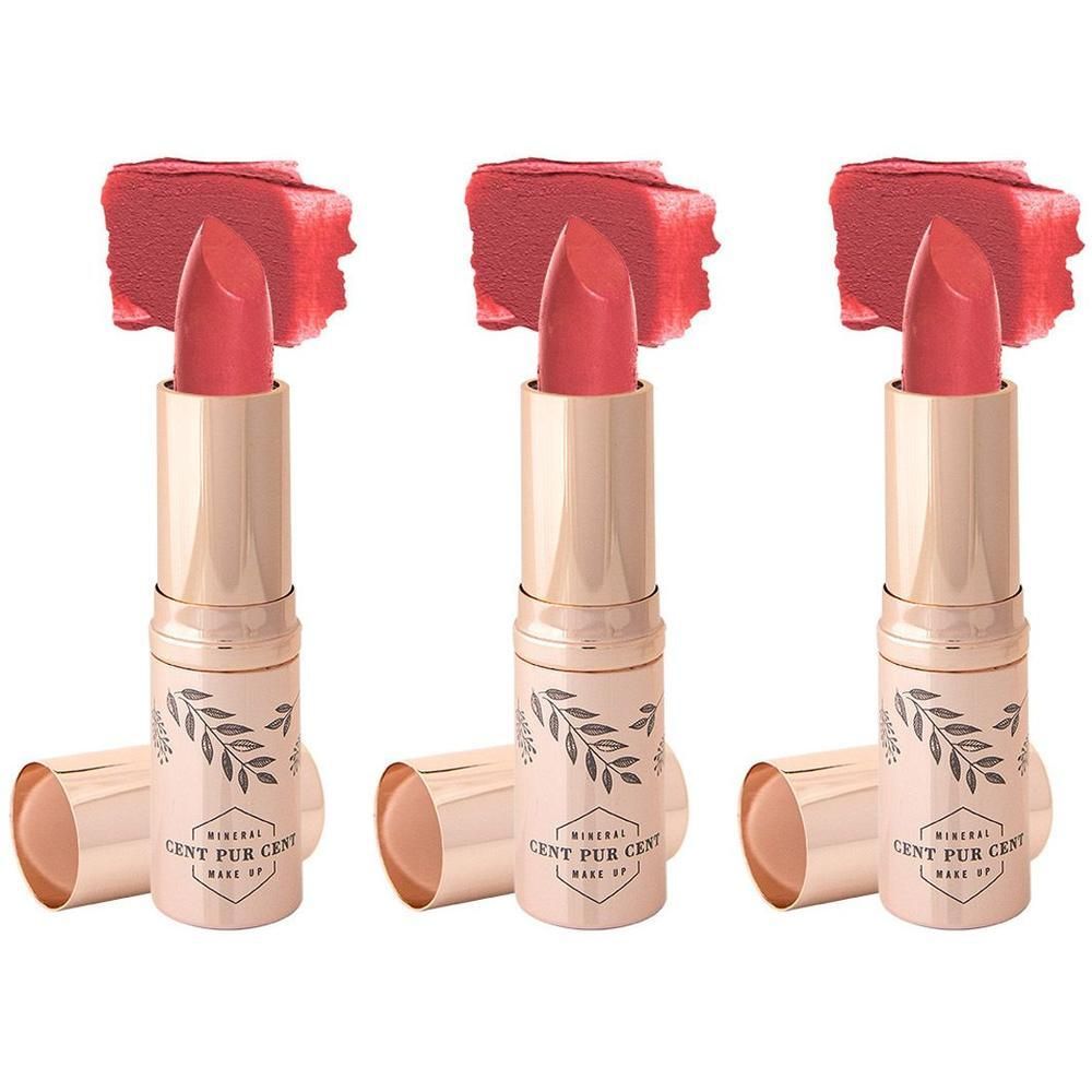 Drie roze lippenstiften met gouden hulzen en bladdesign. Kleurstaal boven elke stick.