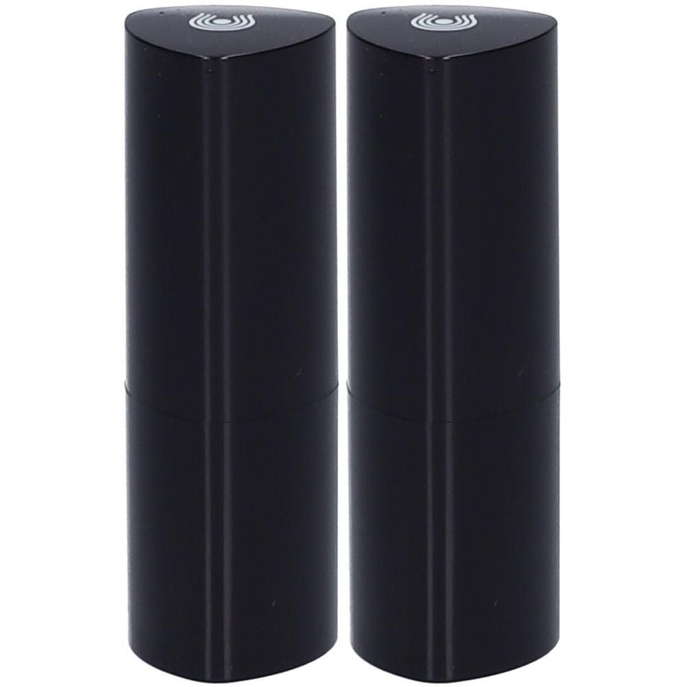 Deux tubes de rouge à lèvres noirs avec capuchons triangulaires et un logo.