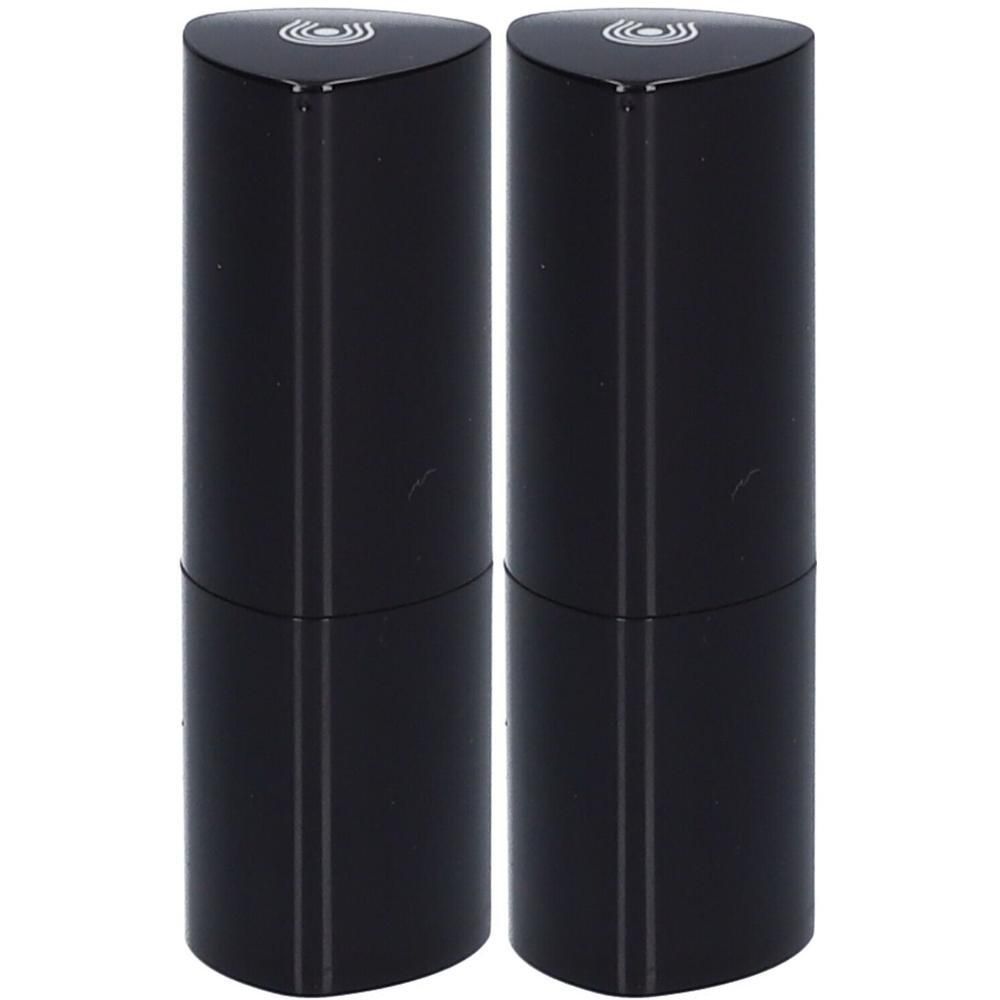 Twee zwarte lippenstiftkokers met driehoekige doppen en een logo.