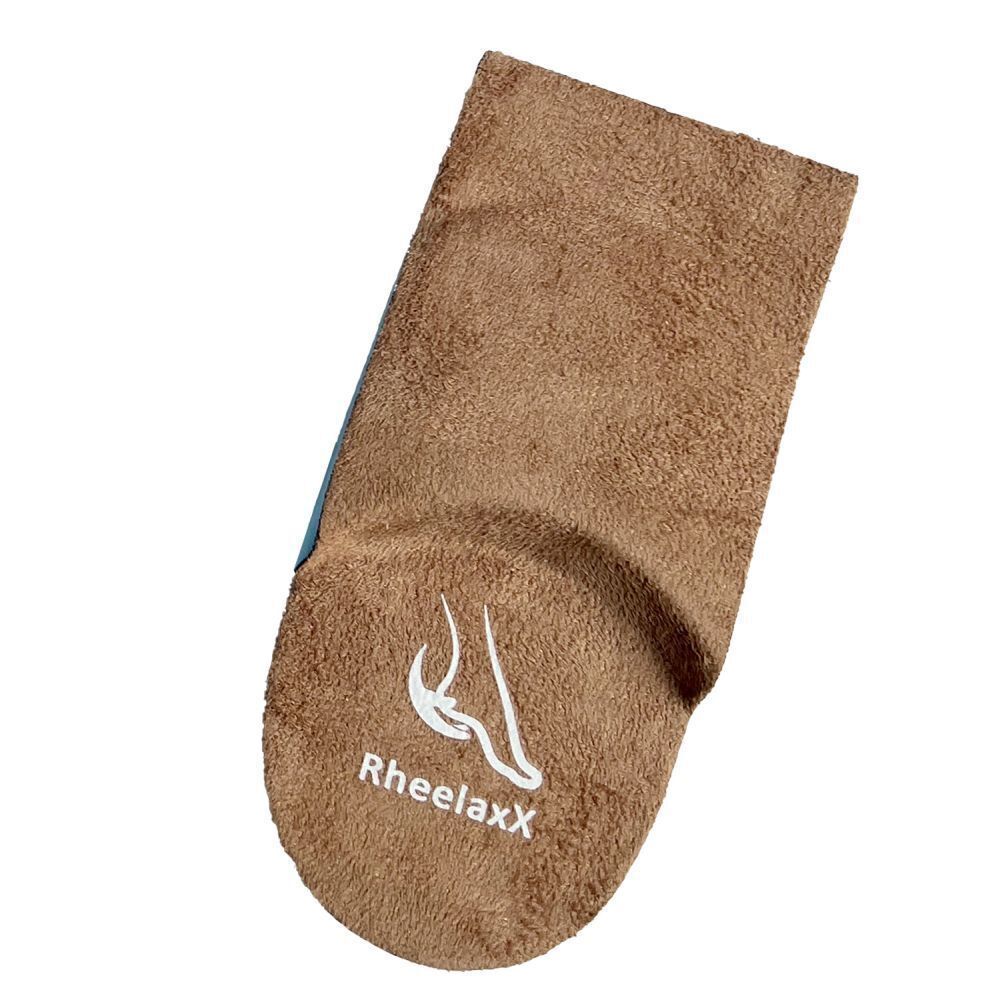 Een bruine hielinlegger van zacht materiaal met het Rheelaxx-logo. De vorm ondersteunt de voetboog.
