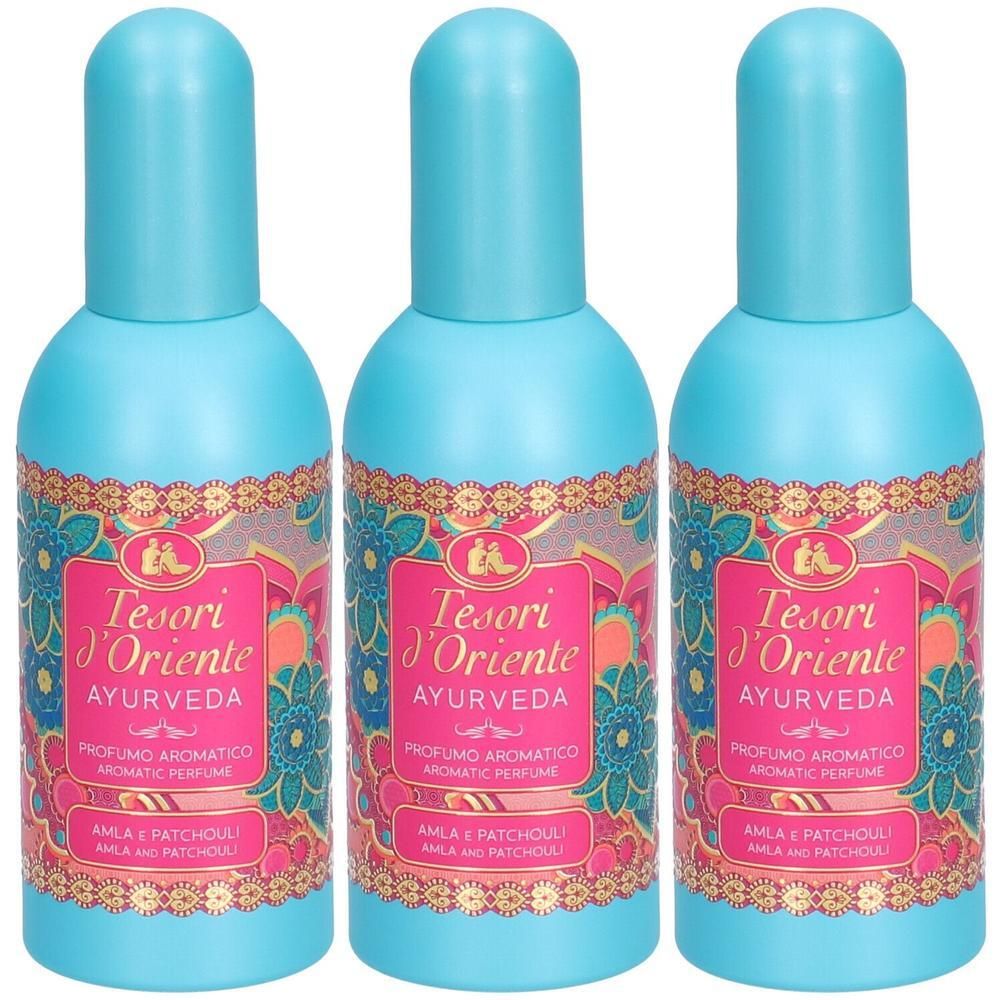 Drie roze oogschaduwkwasten met fijne haren.