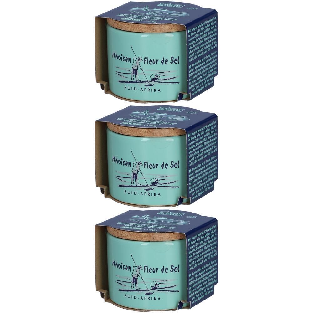 Drie potten Fleur de Sel, elk met kurken deksel en etiket met een man met een net.