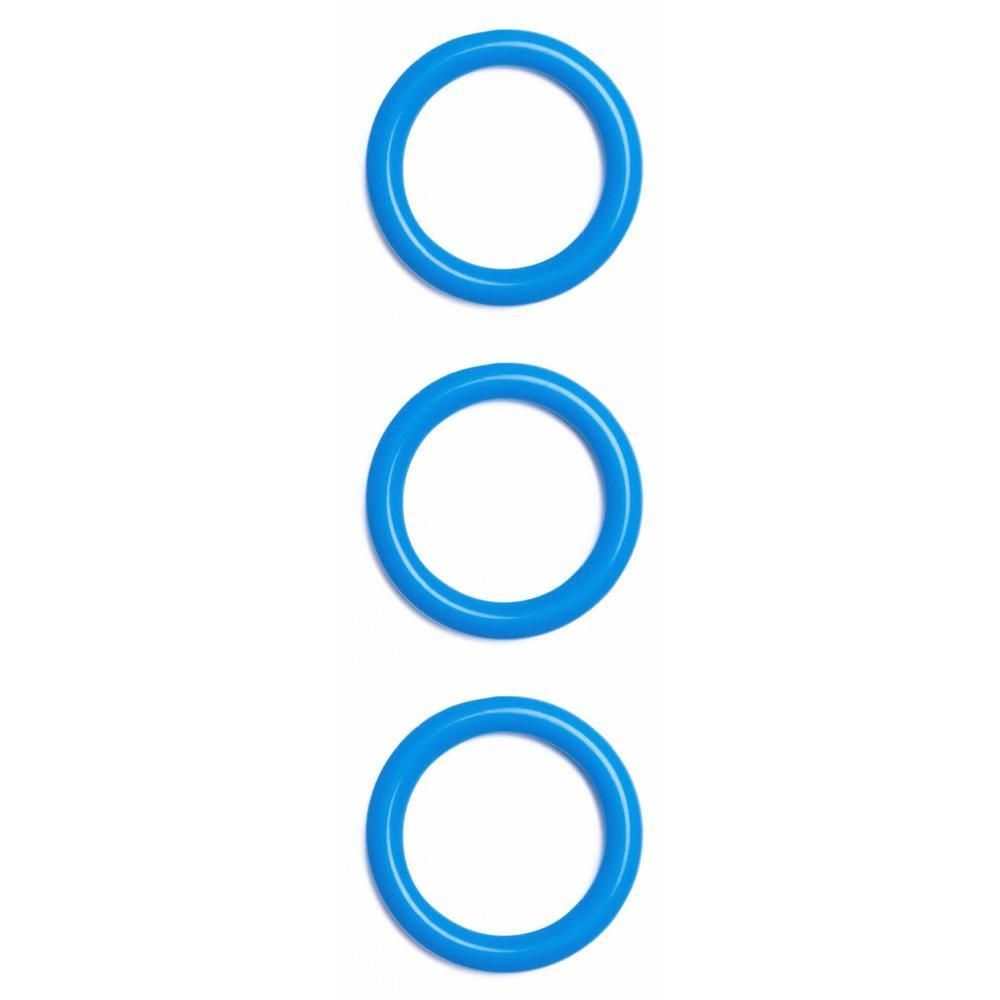 Drie blauwe ringen op elkaar gestapeld op een witte achtergrond.
