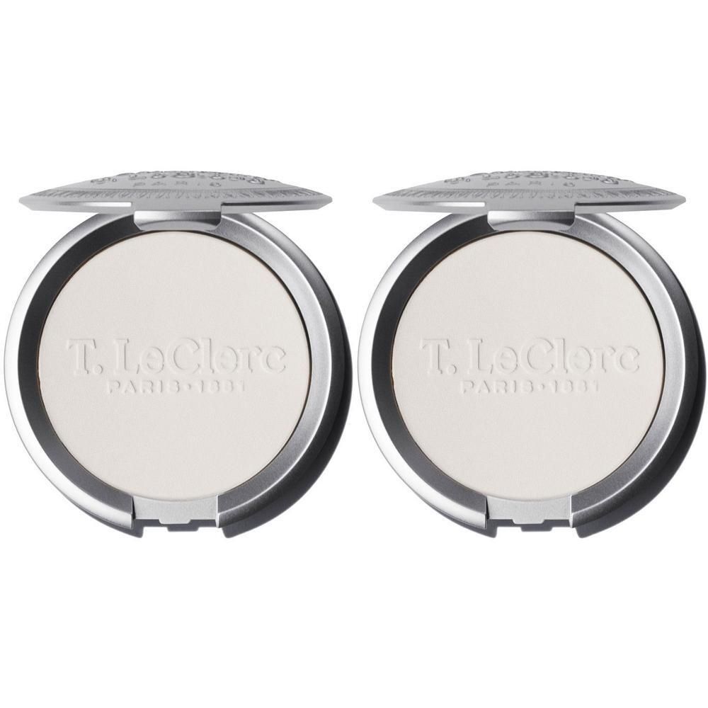 Twee T. LeClerc Poudre Compacte in zilverkleurige doosjes met open deksel.