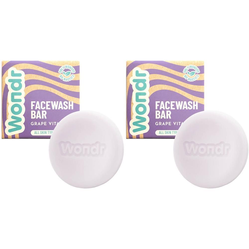 Deux barres de nettoyant Wondr avec emballage. Emballage violet et jaune avec inscription.