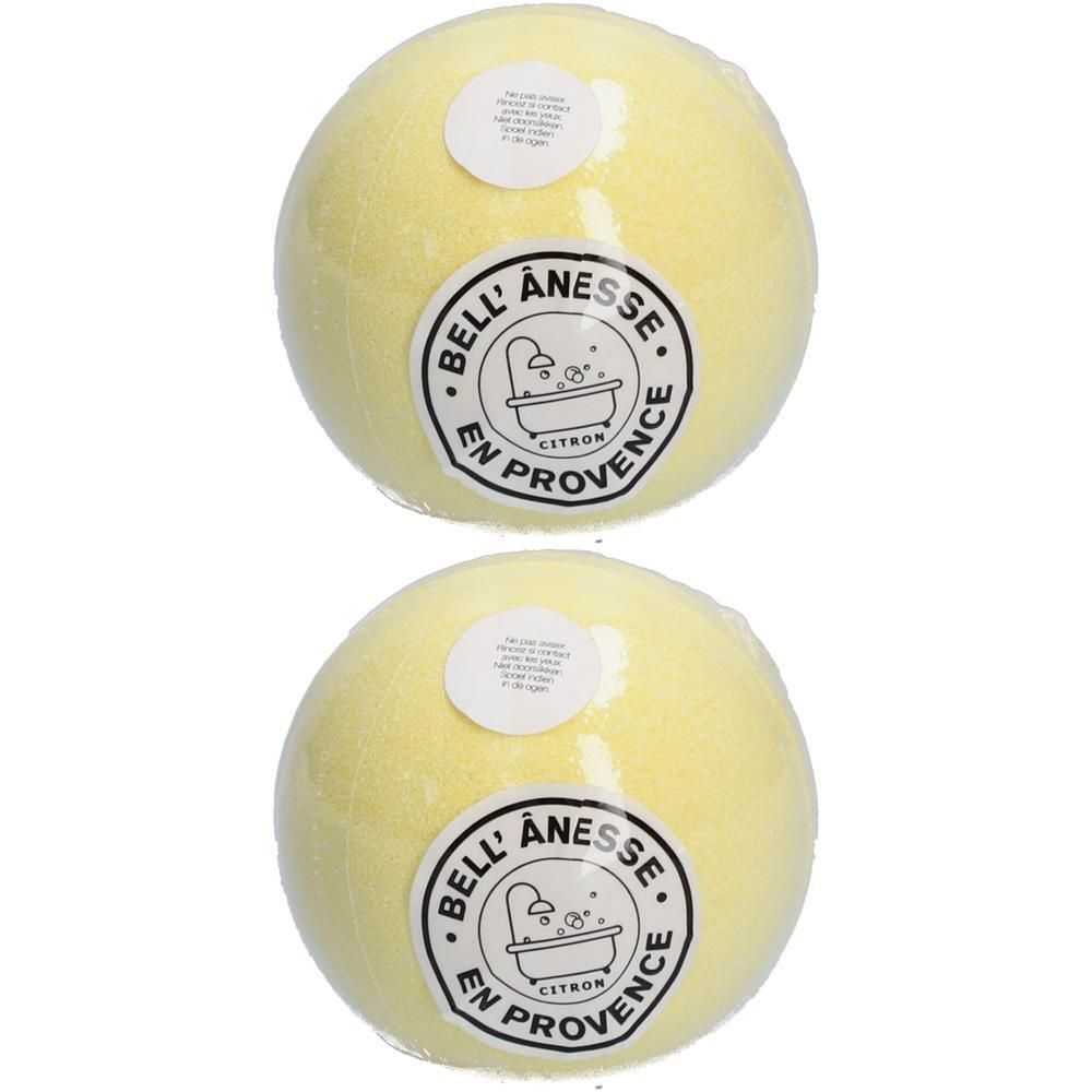 Deux boules de bain rondes et jaunes avec étiquette "Bell'Anesse Citron en Provence".