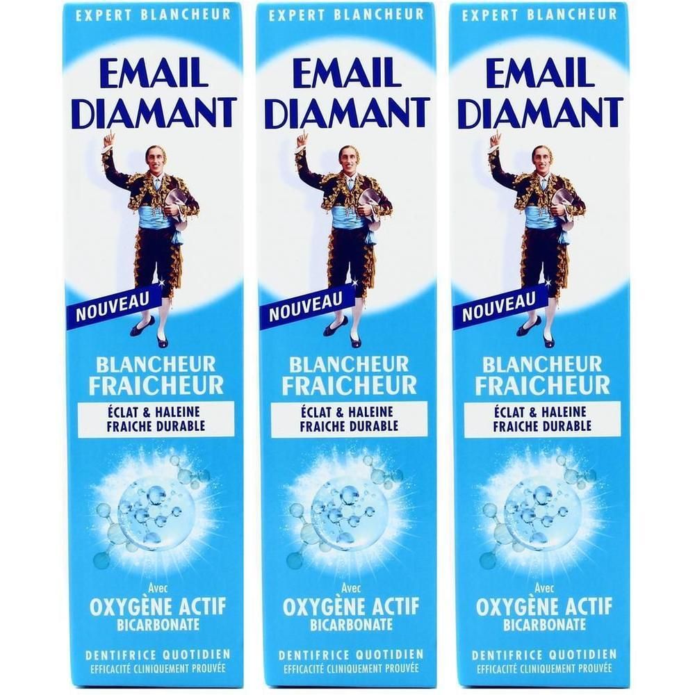 Drie pakken Email Diamant Blancheur Fraicheur tandpasta met afbeelding van een man in kostuum.