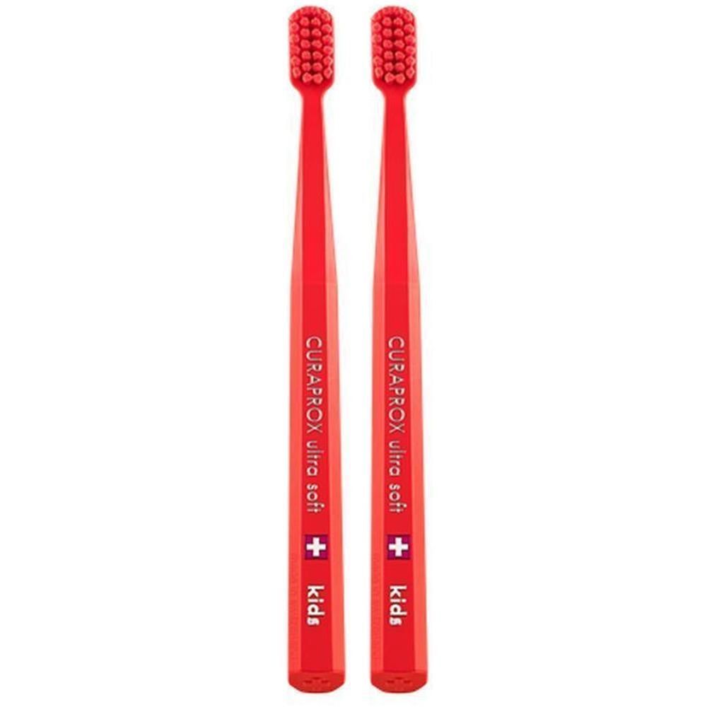 Deux brosses à dents Curaprox ultra-souples pour enfants, rouges.
