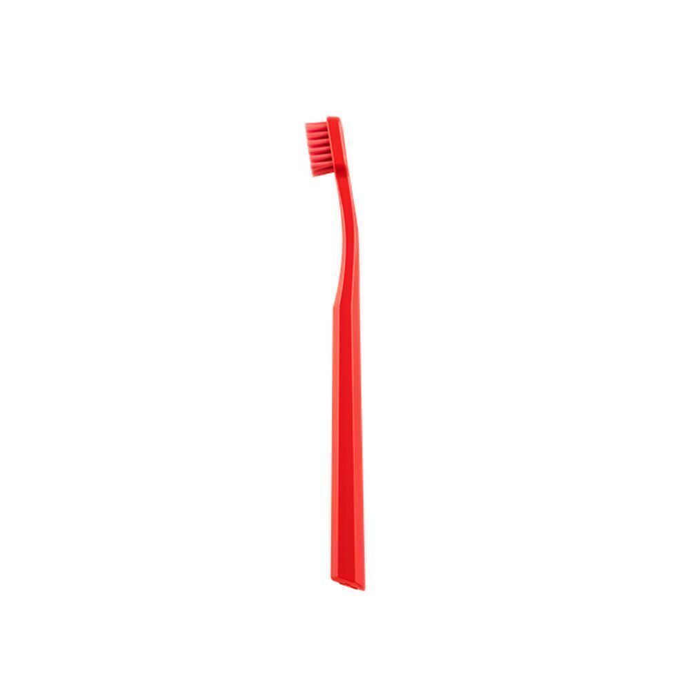 Une brosse à dents Curaprox rouge ultra-souple pour enfants, vue de côté.