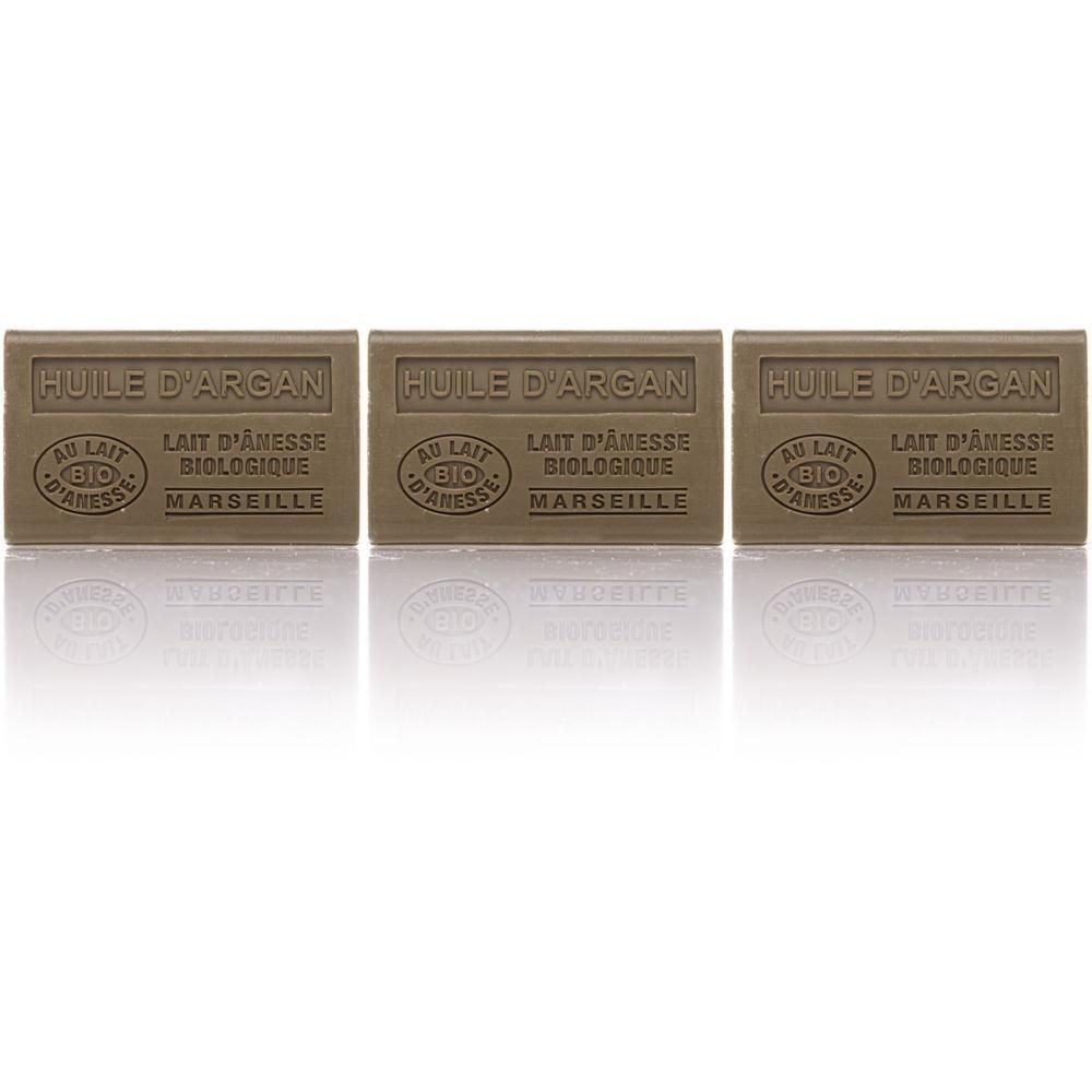Trois savons rectangulaires marqués 'Huile d'Argan, Lait d'ânesse biologique, Marseille'.