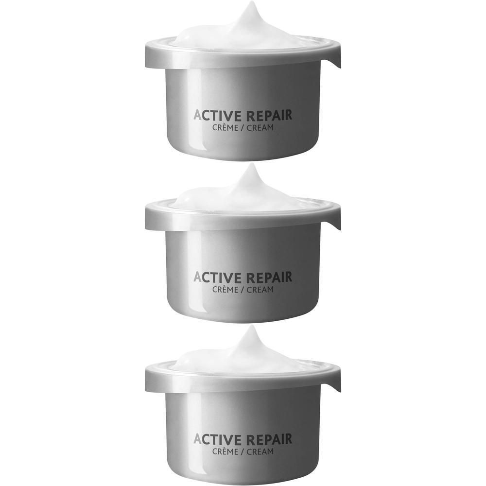 Trois pots marqués "ACTIVE REPAIR CRÈME / CREAM", remplis de crème blanche.