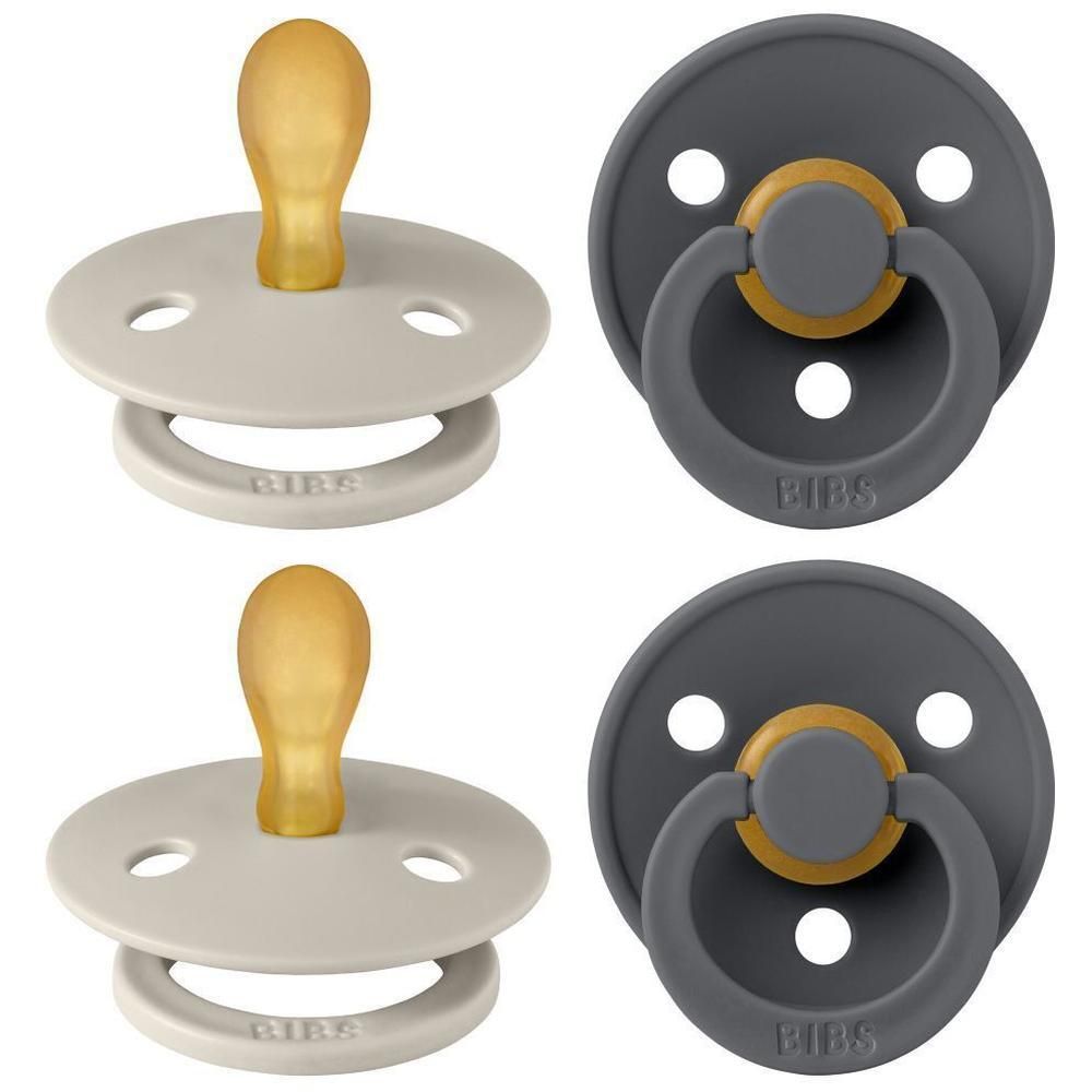 Twee BIBS spenen: één lichtgrijs en één antraciet. Beide met gele speen en ring.