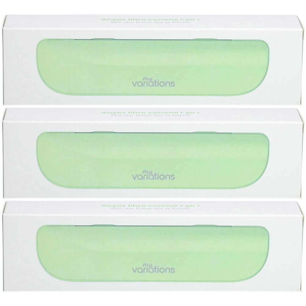 Trois étuis de voyage verts avec le logo 'My variations'.