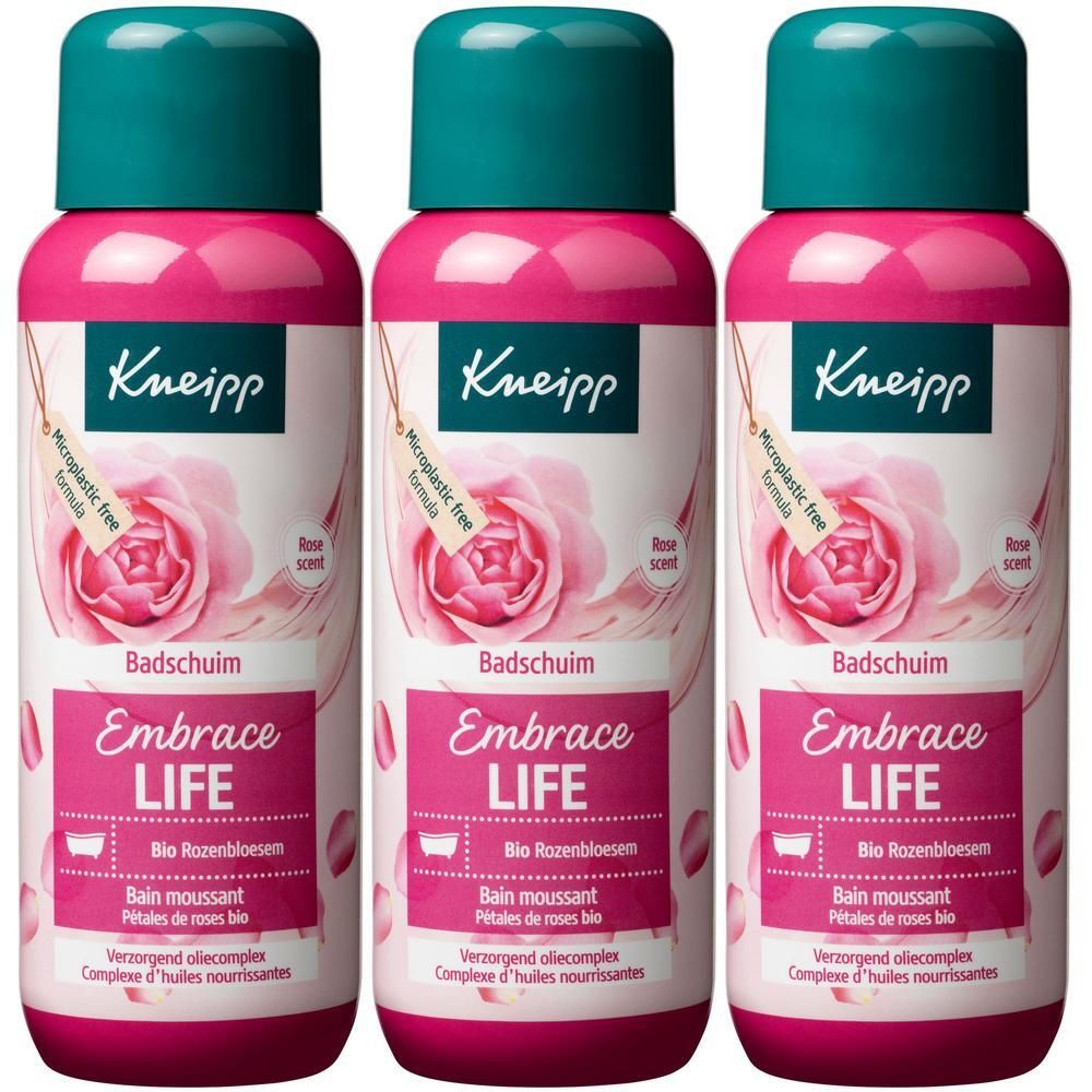 Drie flessen Kneipp Embrace Life douchemuis met rozenafbeelding en roze etiket.