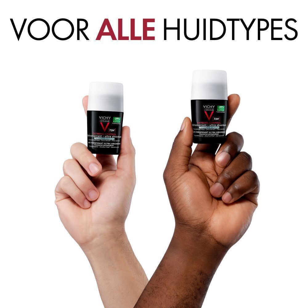 Twee handen, een lichte en een donkere, houden elk een Vichy Homme deodorantroller vast.