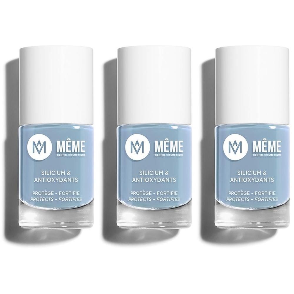 Trois flacons de vernis à ongles bleu clair avec bouchon blanc. Marque MÊME.