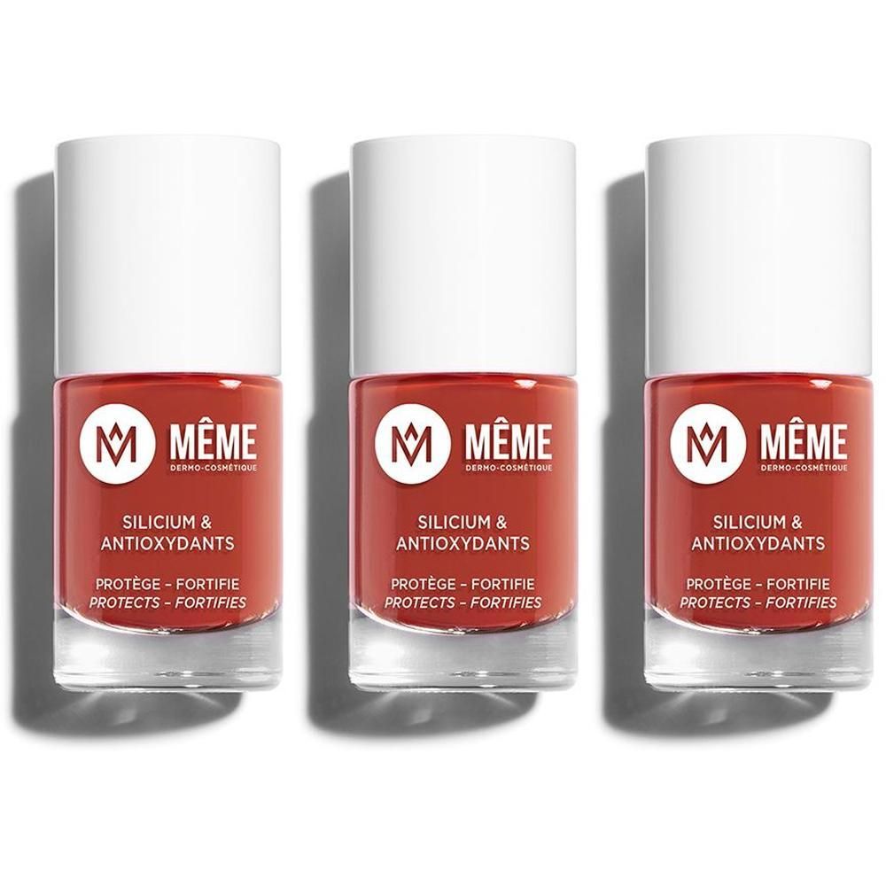 Trois flacons de vernis à ongles rouge brique avec bouchon blanc. Marque MÊME.