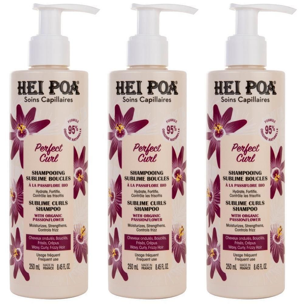 Drie flessen Hei Poa Perfect Curl Shampoo met pompdosering. Beige flessen met paarse bloemen en tekst.