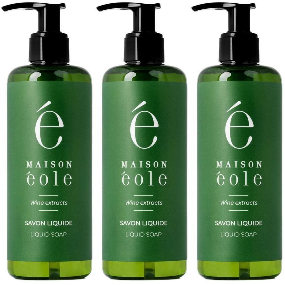 Drie groene Maison Éole Savon Liquide pompflesjes met wit logo en tekst.