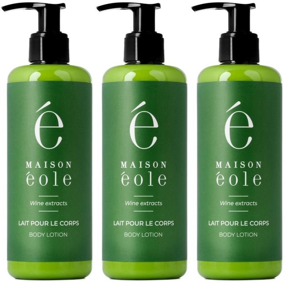 Trois flacons pompe verts Maison Éole Lait pour le corps, inscription "Wine extracts".