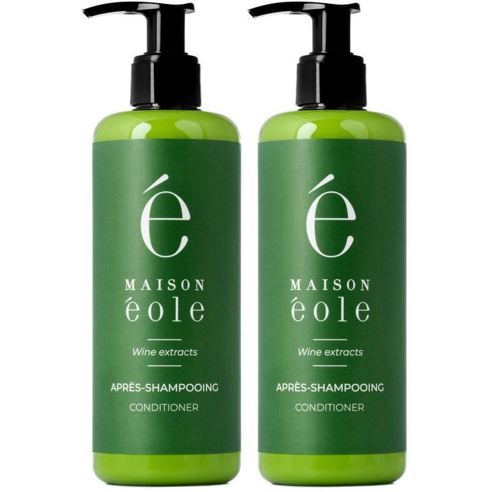 Twee groene flessen Maison Éole Conditioner met pompdispensers. Witte tekst op de voorkant.