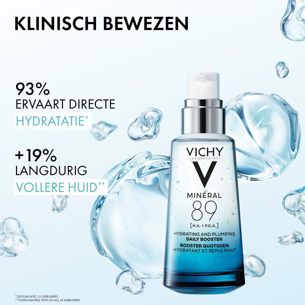 Vichy Mineral 89 booster flacon met pomp, omringd door waterdruppels.