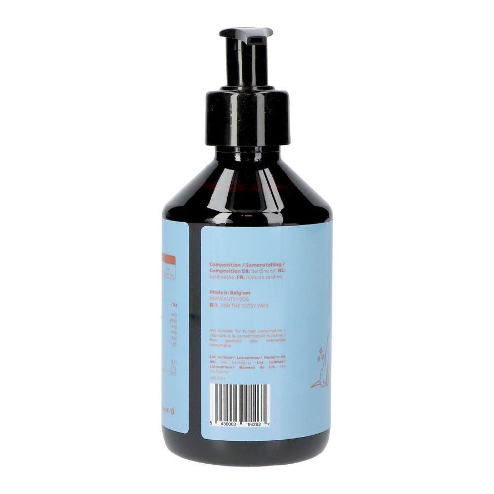Achterkant van een bruin pompflesje met blauw etiket, Gutsy Sardine Oil, met barcode en productinformatie.