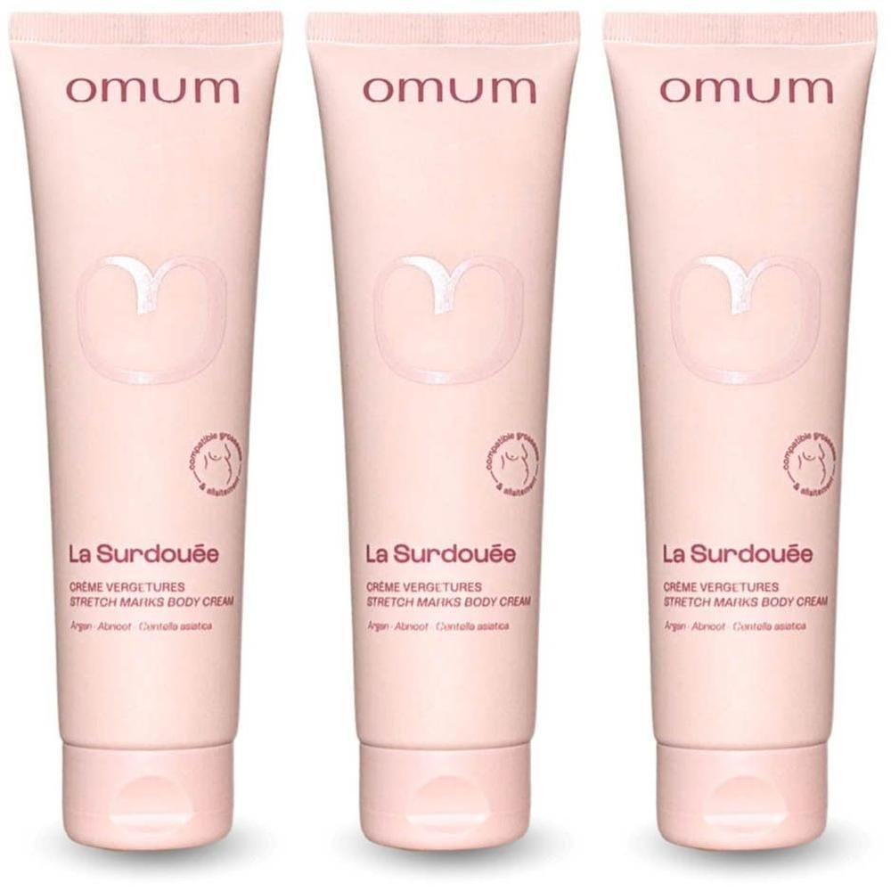 Drie tubes Omum La Surdouée Stretch Marks Body Cream in roze.
