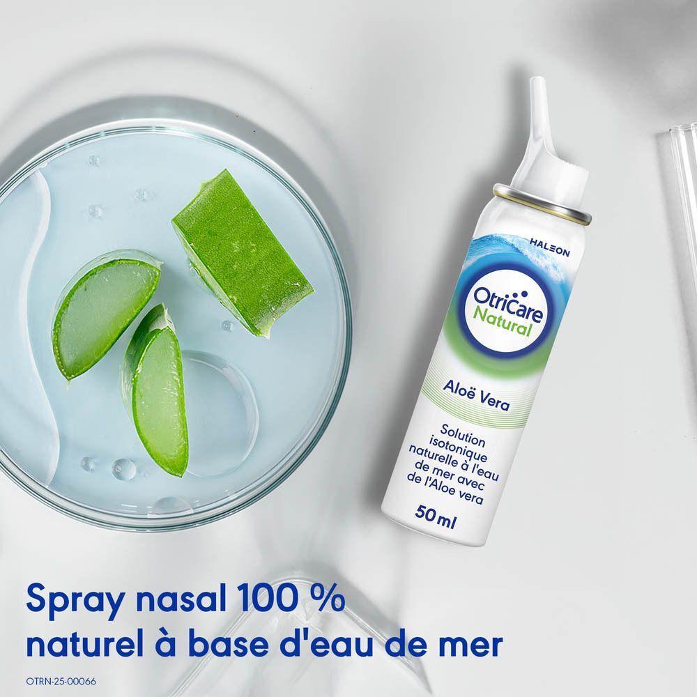 Spray nasal OtriCare Natural Aloe Vera à côté de brosses à dents et d'une plante.