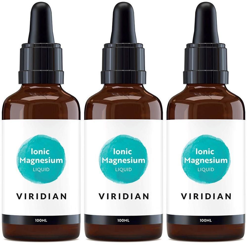 Drie bruine glazen flesjes met druppelaar, gevuld met Viridian Ionic Magnesium Liquid.