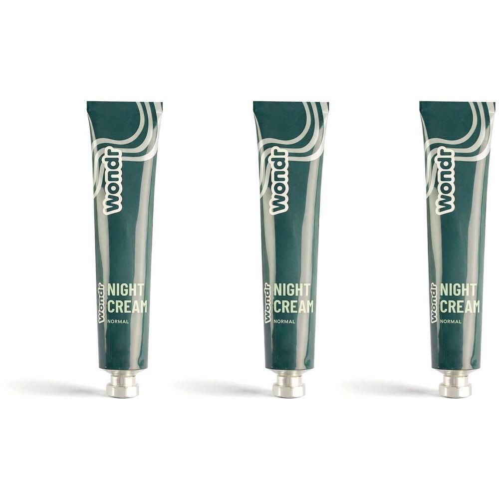 Trois tubes de WONDR Night Cream pour peau normale.