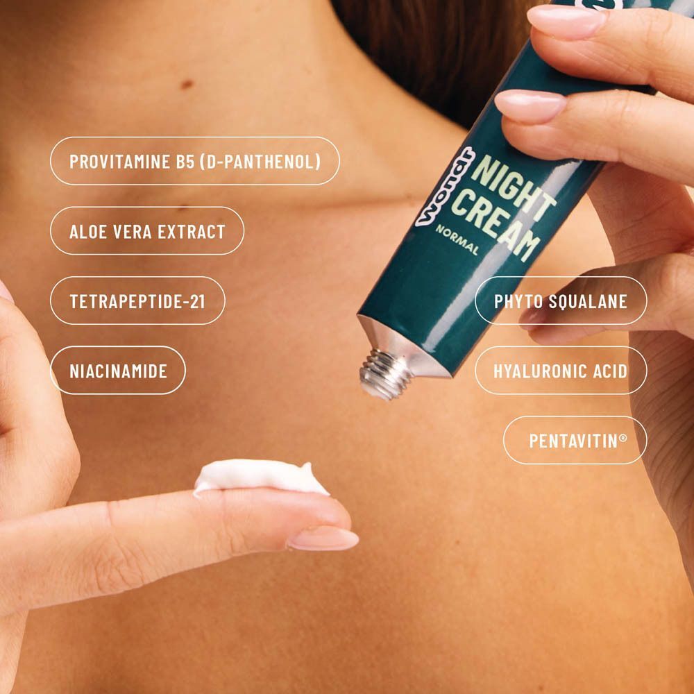WONDR Night Cream op de vinger, met ingrediënten: Pro-vitamine B5, Aloë Vera, Tetrapeptide-21, Niacinamide.