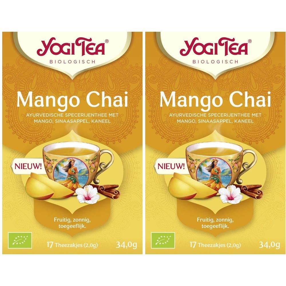 Yogi Tea Mango Chai verpakking met twee zakjes, kopje, mango en kaneelstokjes.