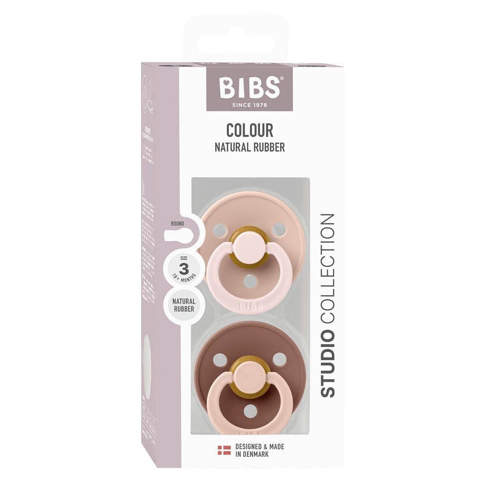 Twee BIBS spenen: één lichtroze, één donkerbruin. Natuurrubber.