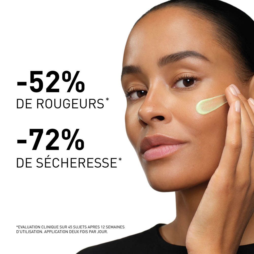 Femme avec Filorga DAILY REPAIR MINERAL UV 50. Réduit rougeurs et sécheresse.