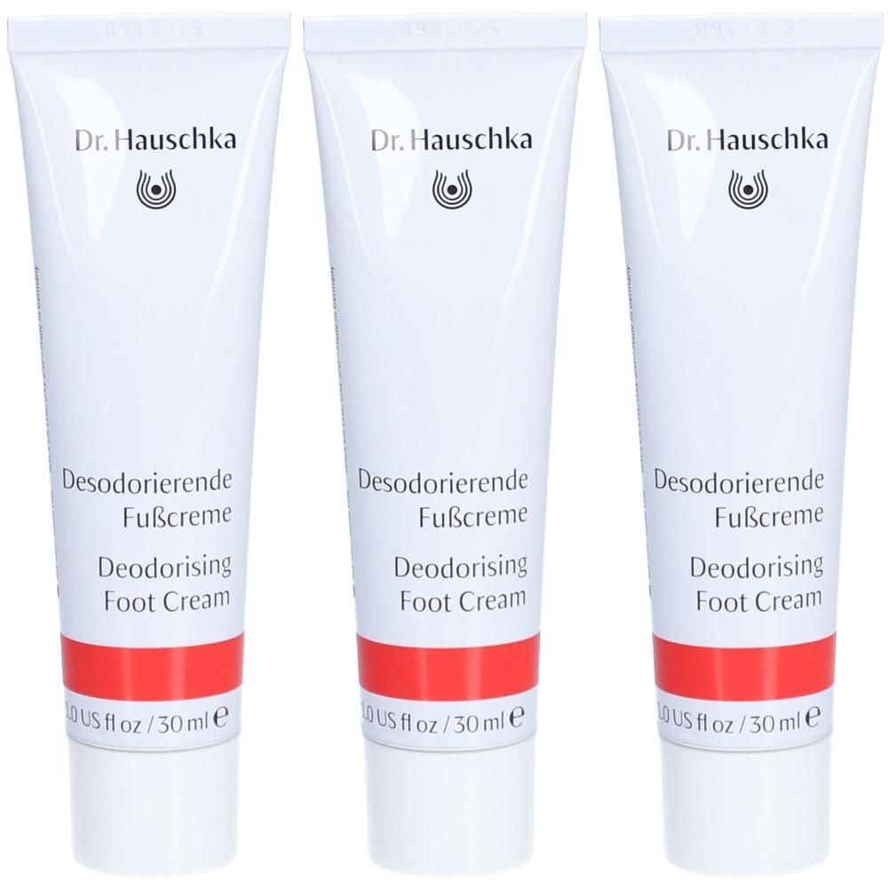 Drie tubes Dr. Hauschka Deodoriserende Voetcrème, elk 30 ml.