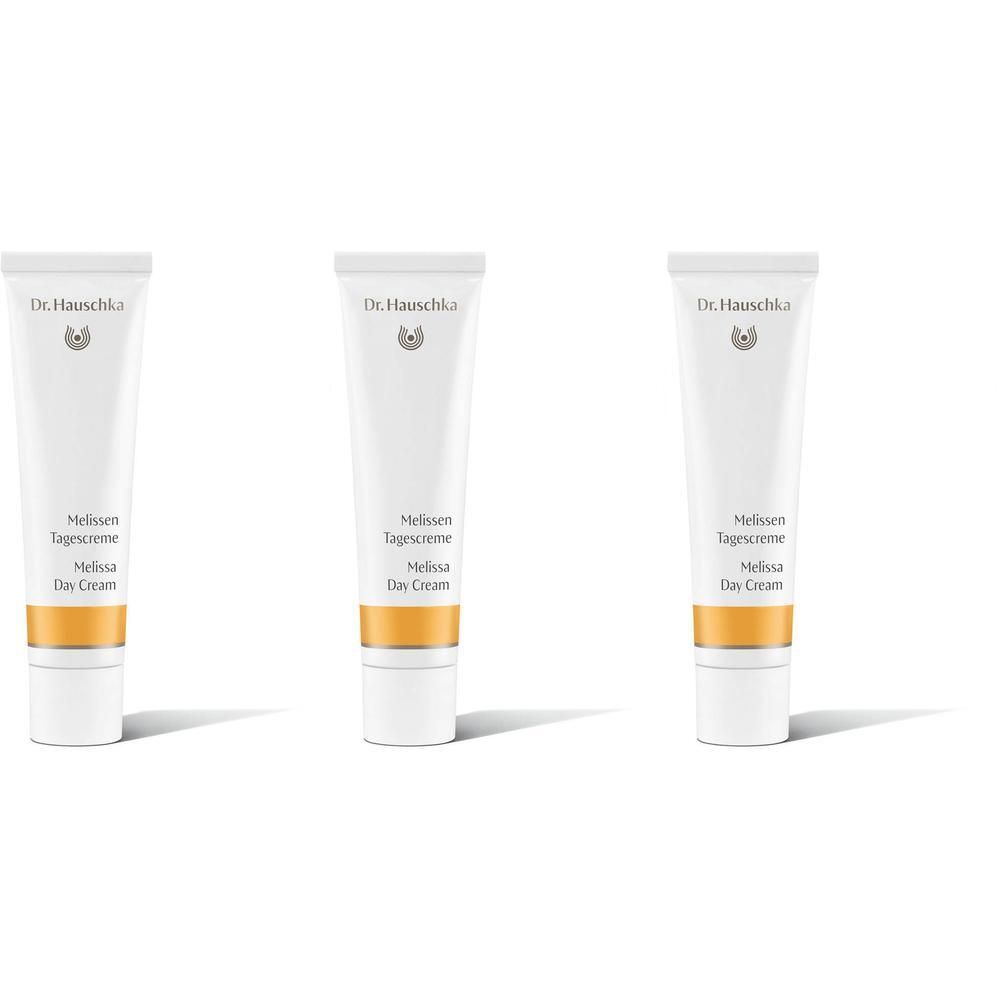 Trois tubes blancs de Crème à la Mélisse Dr. Hauschka avec bande dorée.