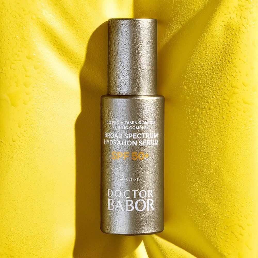 Babor hydraterend serum SPF 50+ op gele achtergrond.