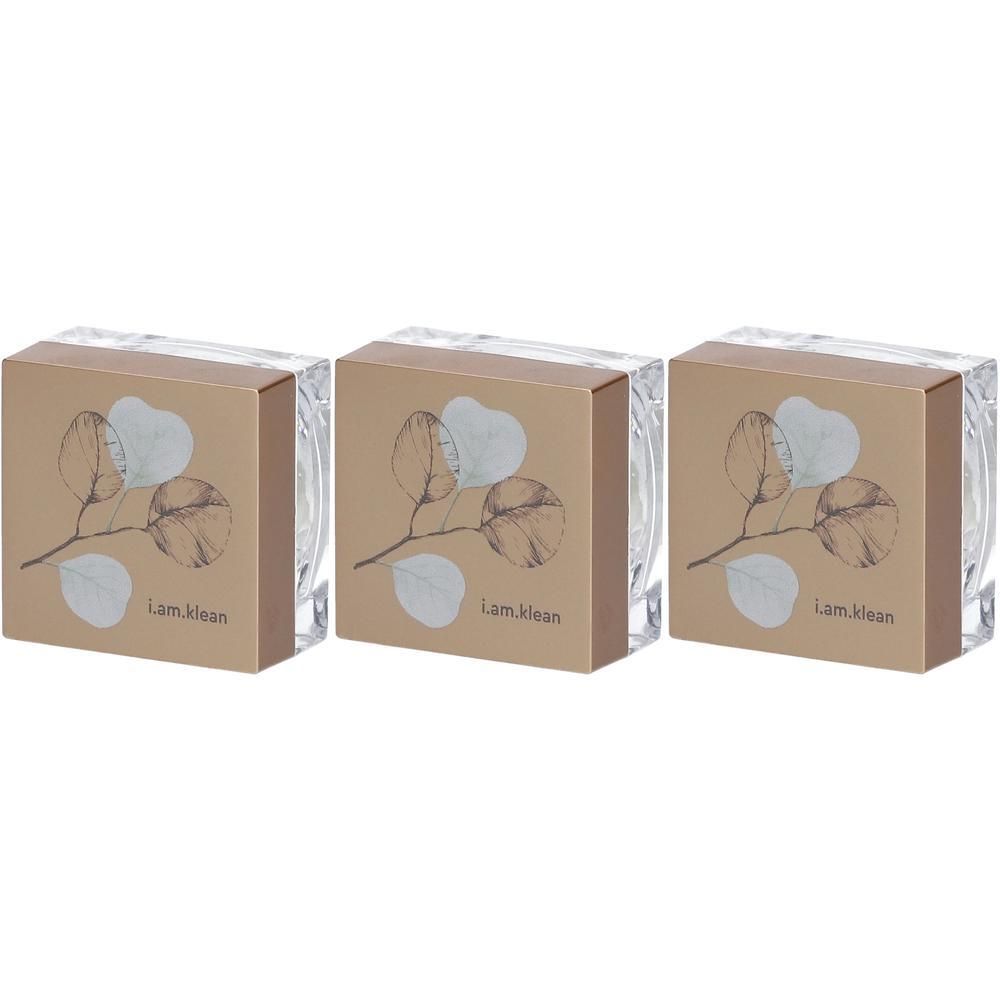 Drie i.am.klean minerale concealers in vierkante verpakkingen met bladerenmotief.