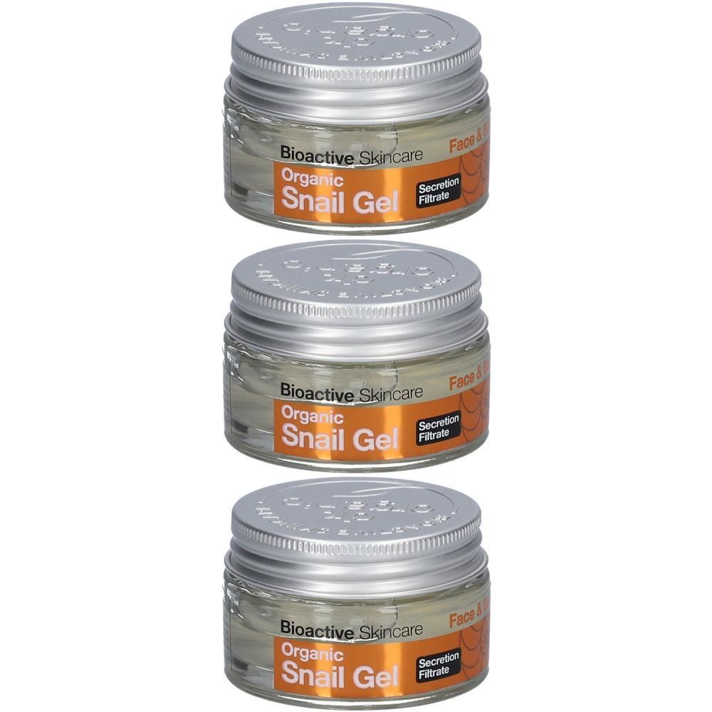 Trois pots de Bioactive Skincare Organic Snail Gel avec bouchons à vis argentés.