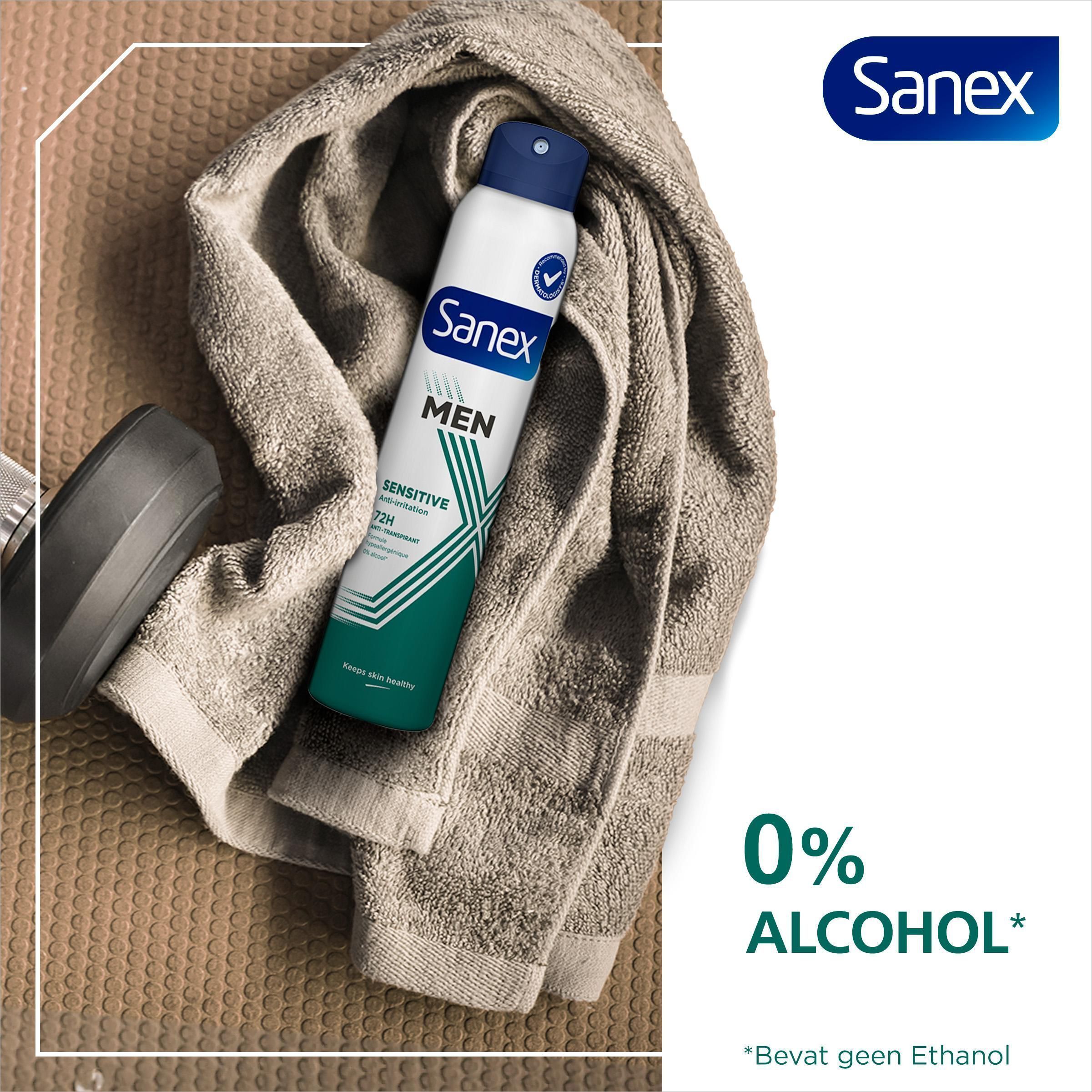 Sanex Men Sensitive 72h Anti-transpirant spray op een handdoek.