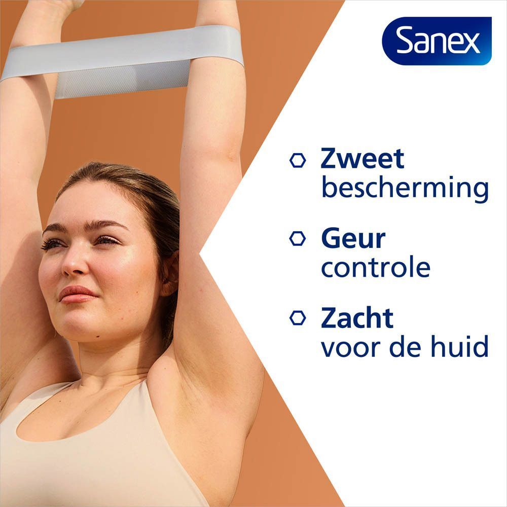 Vrouw met Sanex Dermo Deodorant Stick. Zweetbescherming, geurcontrole, zacht voor de huid.