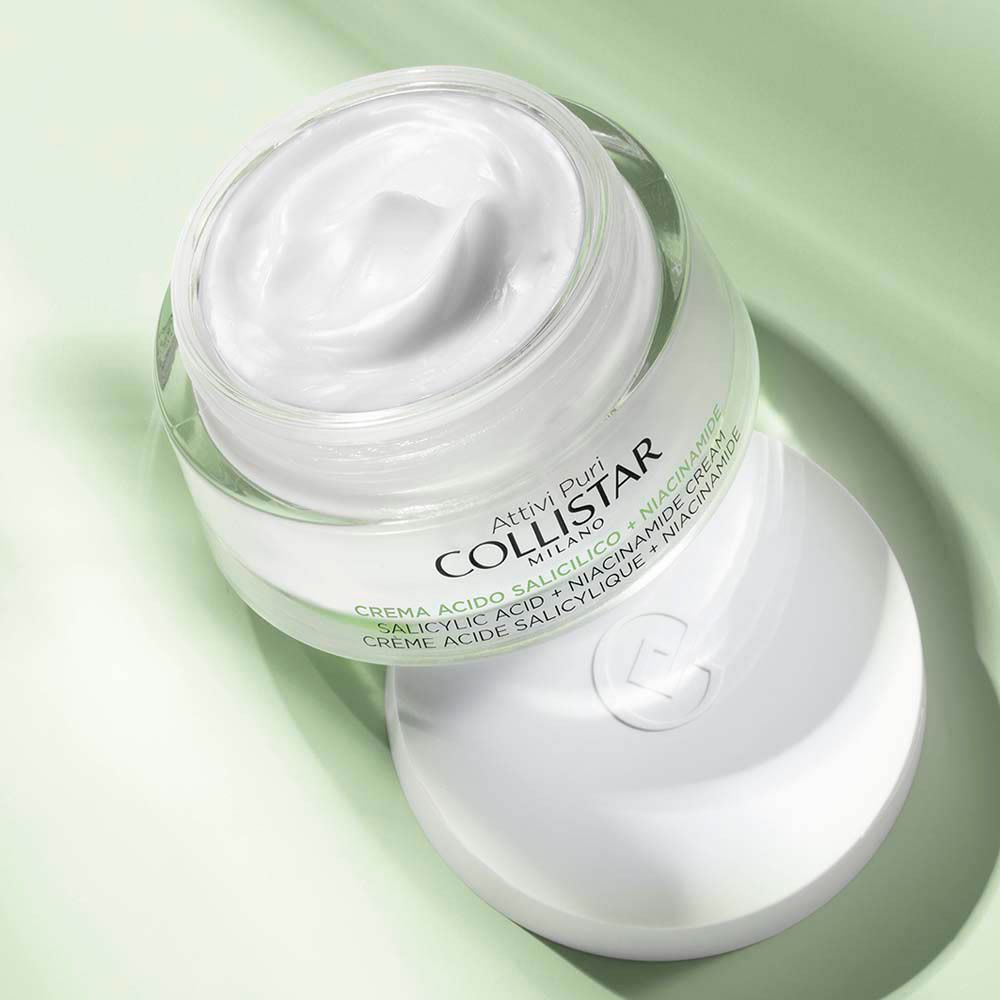 Een open pot Collistar Salicylic Acid + Niacinamide Cream met zichtbare crème.