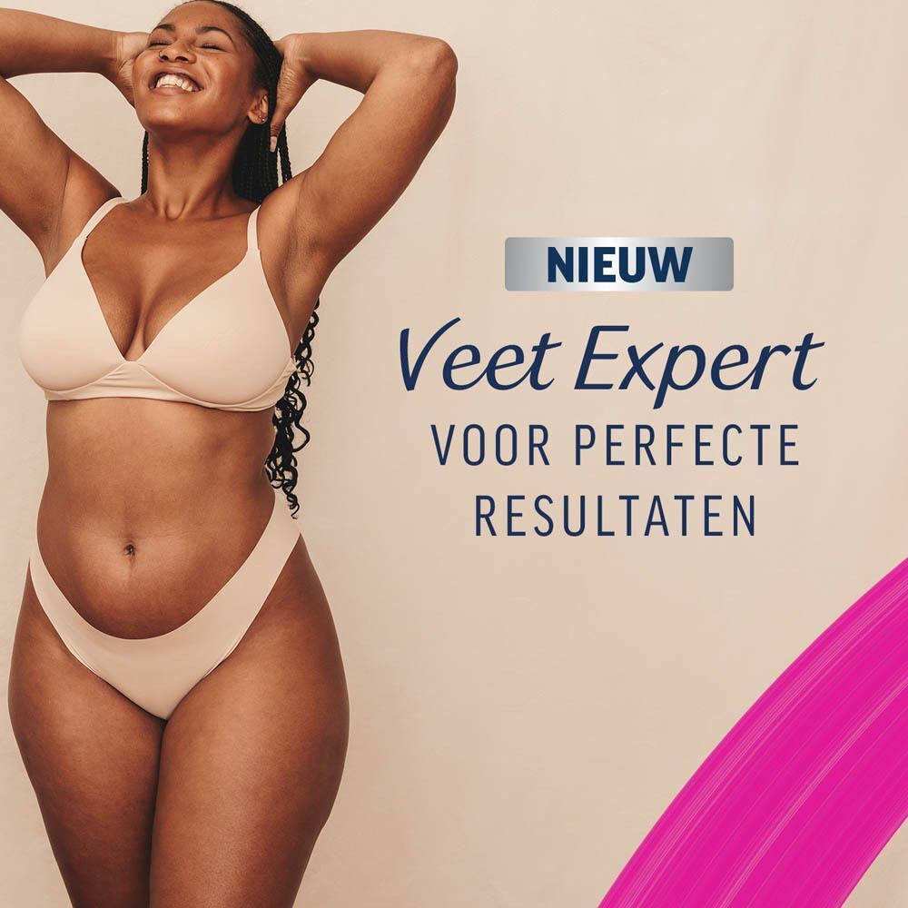 Vrouw in ondergoed lacht, promoot Veet Expert voor perfecte resultaten.