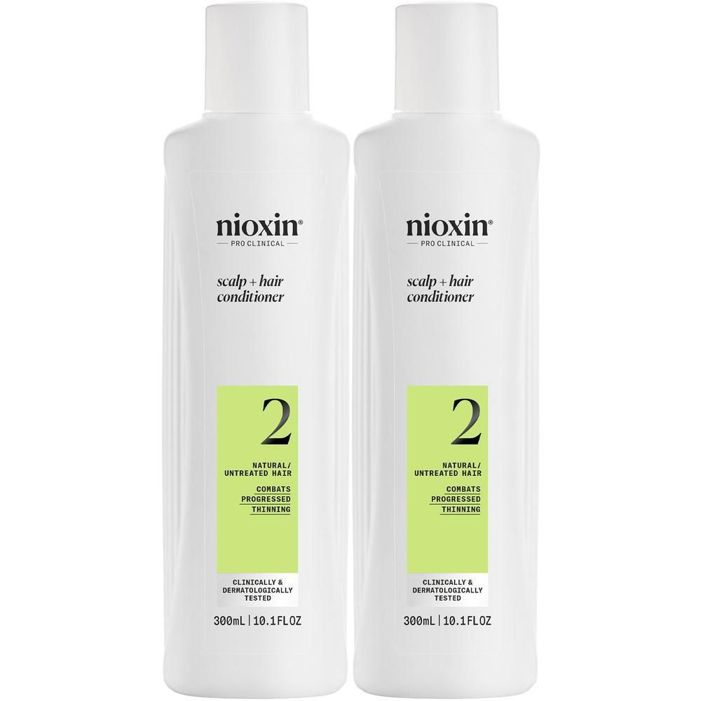 Twee witte Nioxin Systeem 2 conditioner flessen met groene labels, 300 ml.